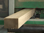 Proceso de moldurado y cepillado de madera en Maderas Angel Suárez S.L.